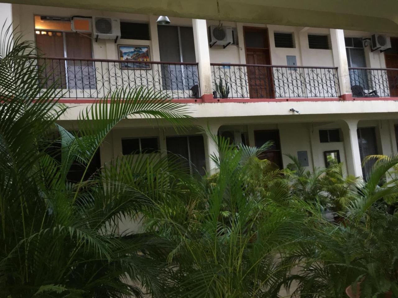 Hotel El Reformador プエルト・バリオス エクステリア 写真