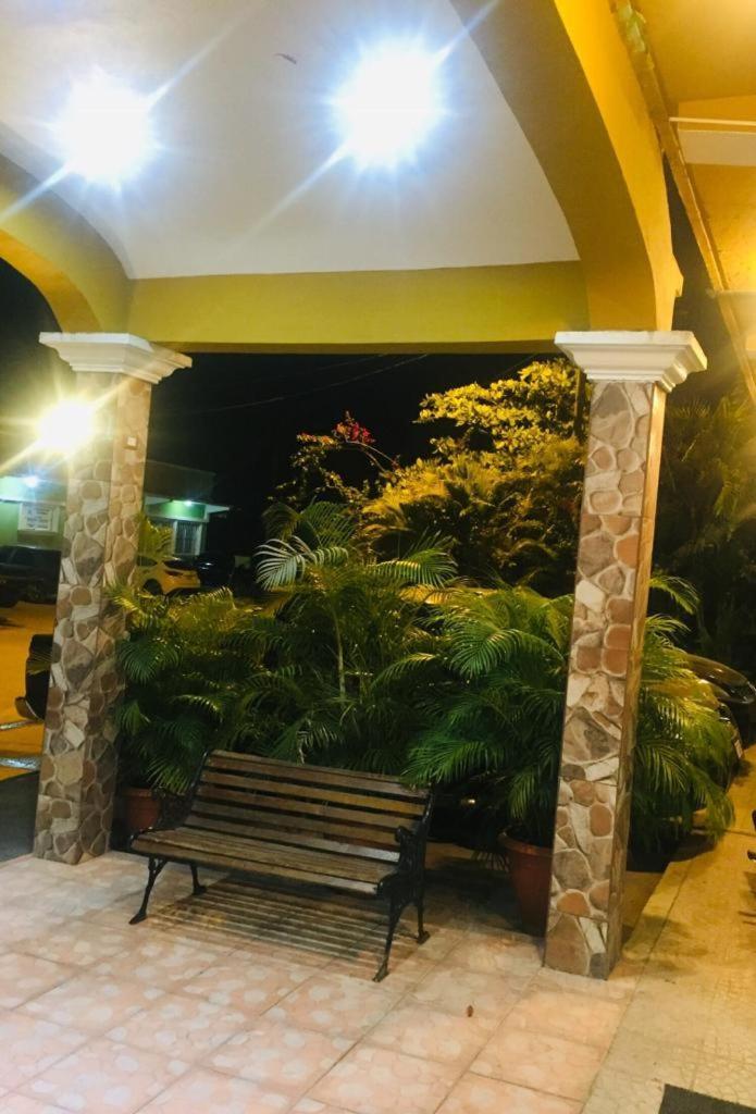 Hotel El Reformador プエルト・バリオス エクステリア 写真