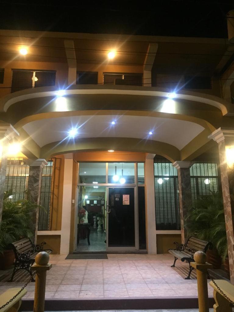 Hotel El Reformador プエルト・バリオス エクステリア 写真